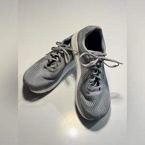 Topo Athletic Mens Phantom 3 Gray Running Shoes Sneakers Size 11.5